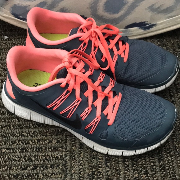 Nike Free Runs - Picture 1 of 4